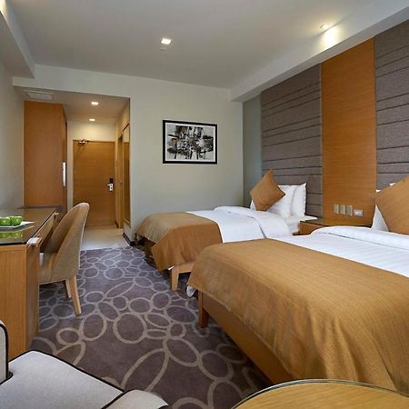 Berjaya Makati Hotel Makati City Ngoại thất bức ảnh