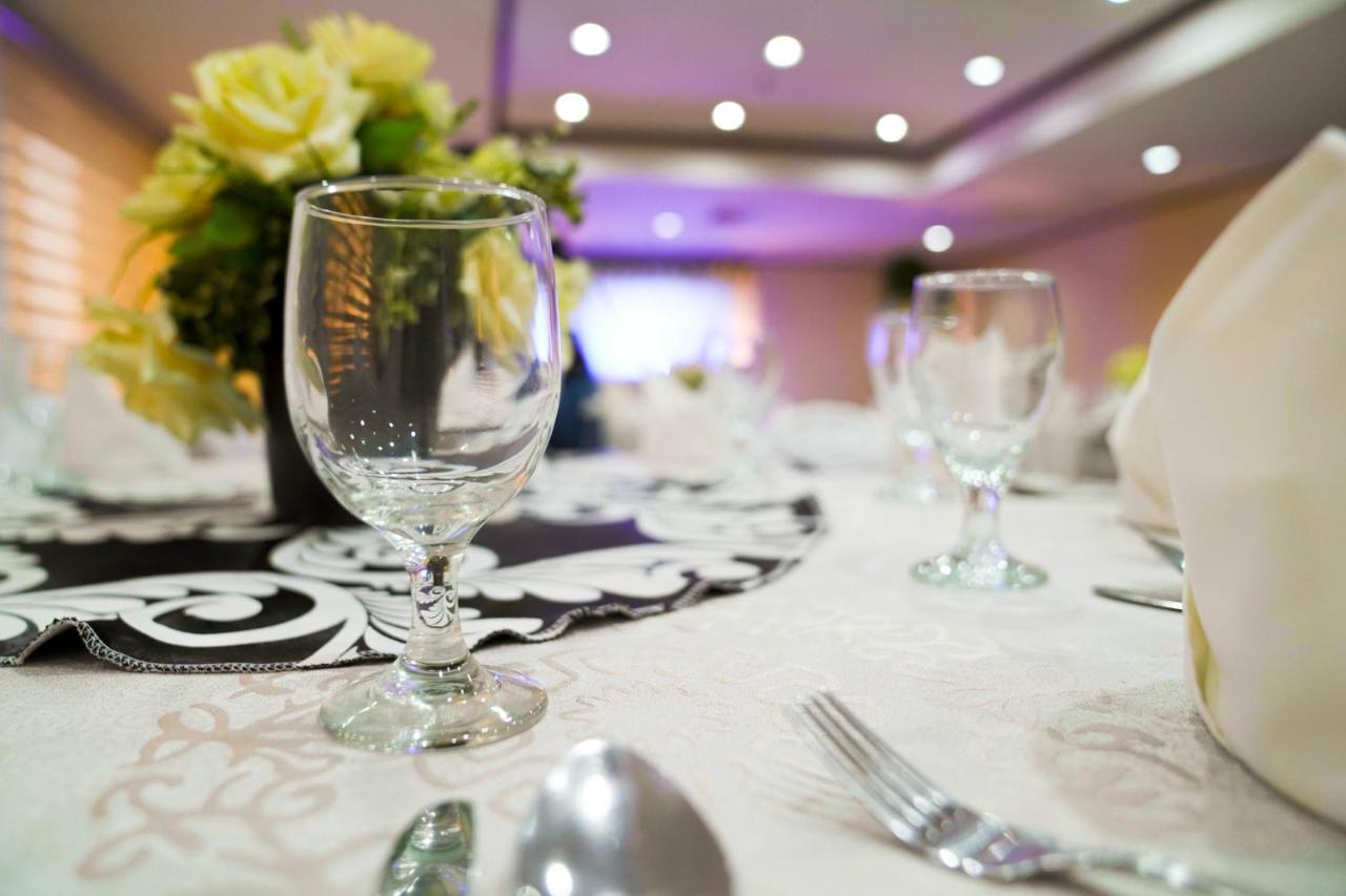 Berjaya Makati Hotel Makati City Ngoại thất bức ảnh