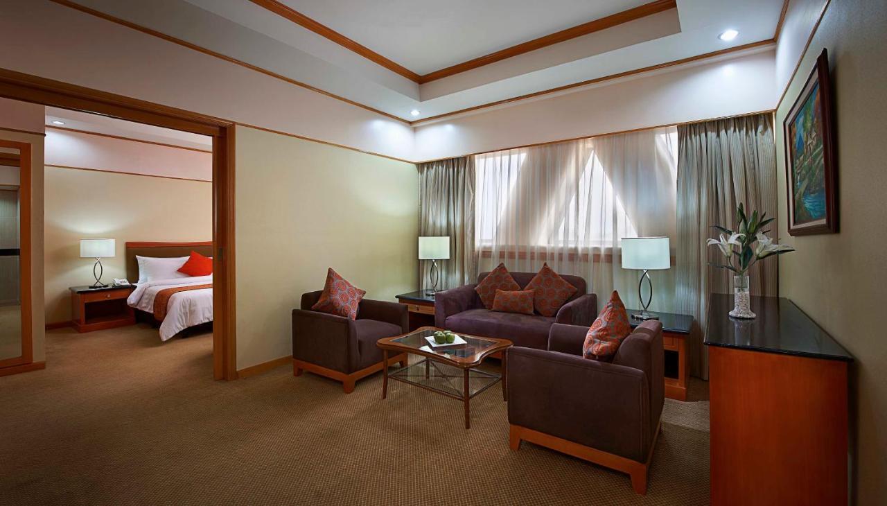 Berjaya Makati Hotel Makati City Ngoại thất bức ảnh