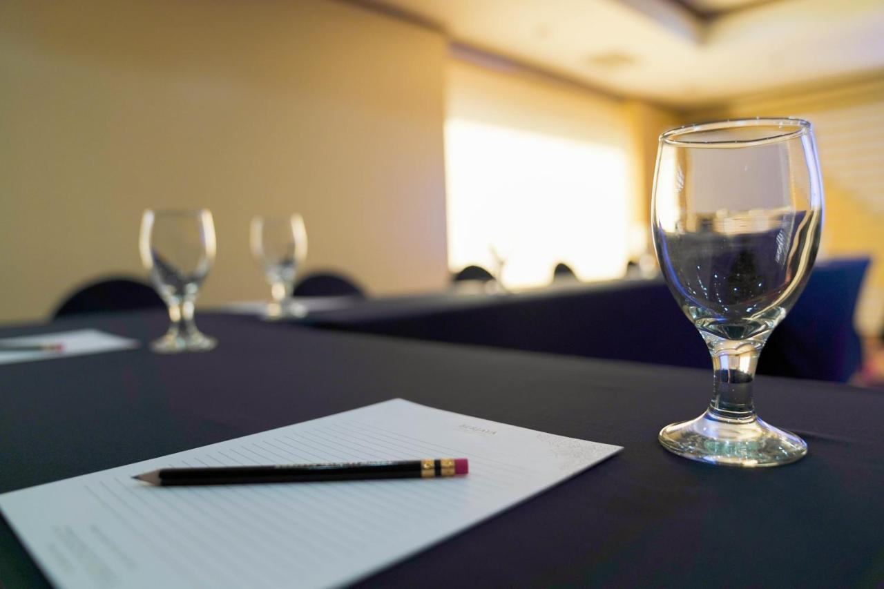 Berjaya Makati Hotel Makati City Ngoại thất bức ảnh