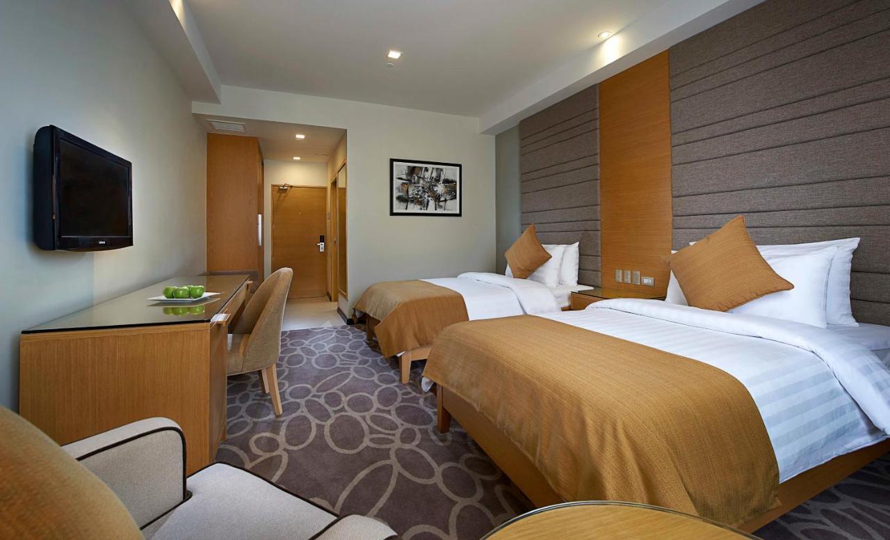 Berjaya Makati Hotel Makati City Ngoại thất bức ảnh