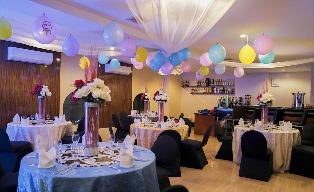Berjaya Makati Hotel Makati City Ngoại thất bức ảnh