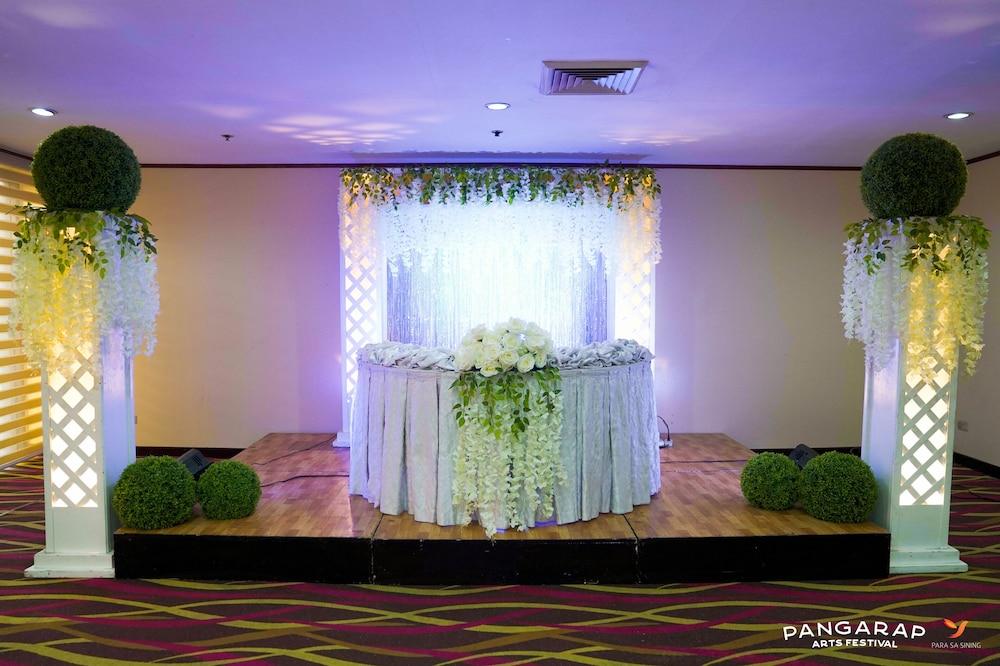 Berjaya Makati Hotel Makati City Ngoại thất bức ảnh